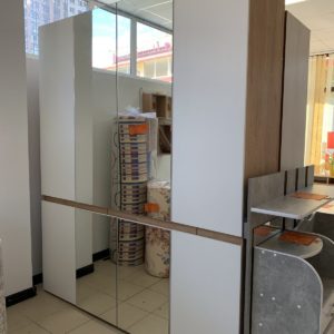 Шельф с потайными ящиками
